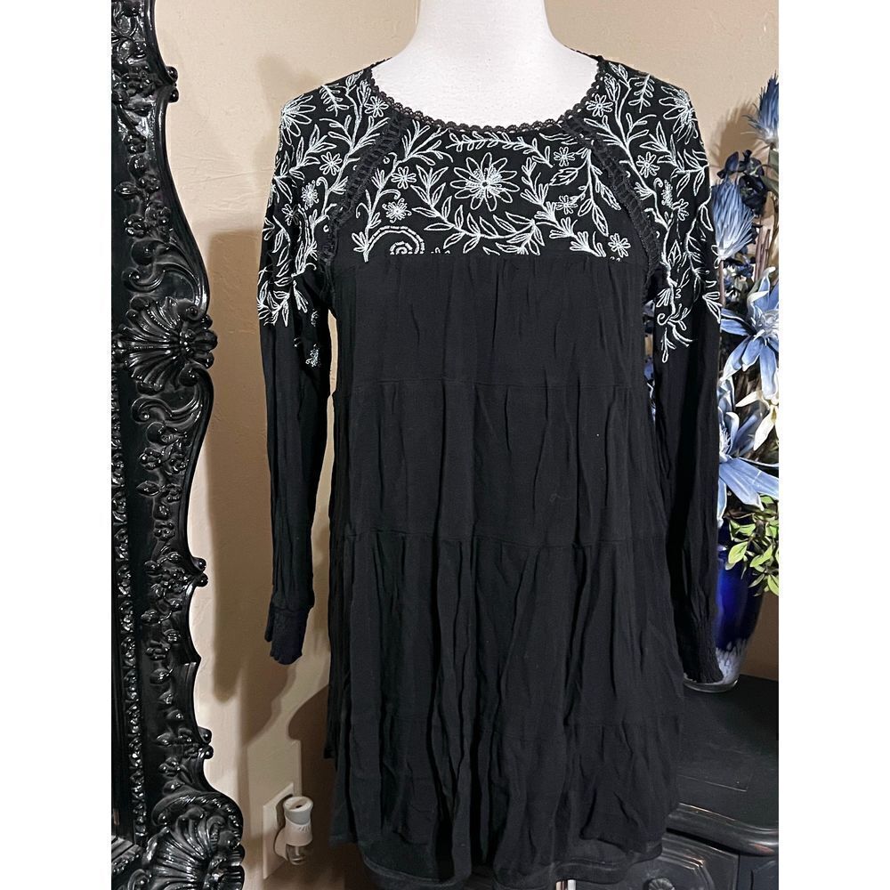 Savanna Jane Long Sleeve Black Ruffled Tunic Size Small NWOT